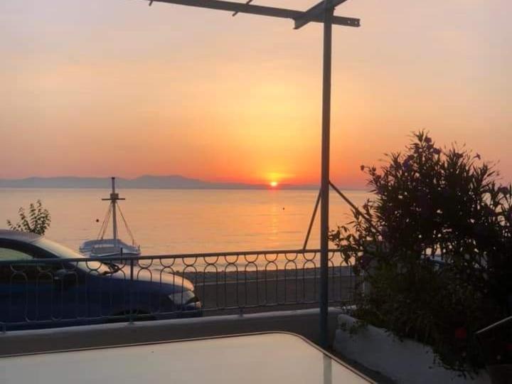 Antony'S Apartment Sea View Tirós エクステリア 写真